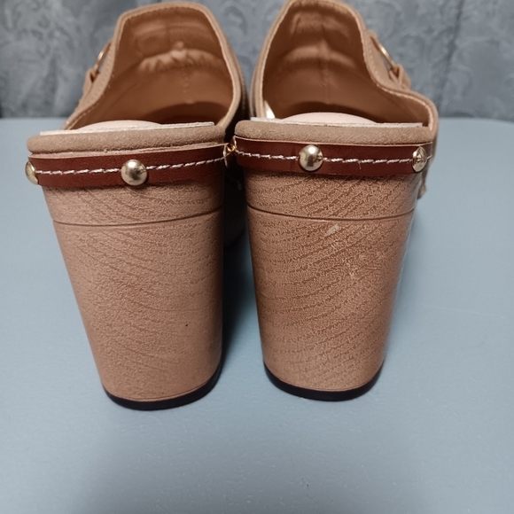 Atalina Clogs Women's sz 8.5 studded suede - Picture 6 of 9